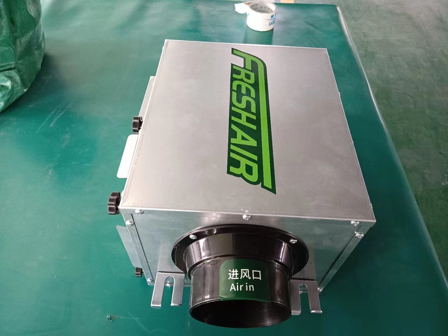 如何安装单向流新风机的排风口